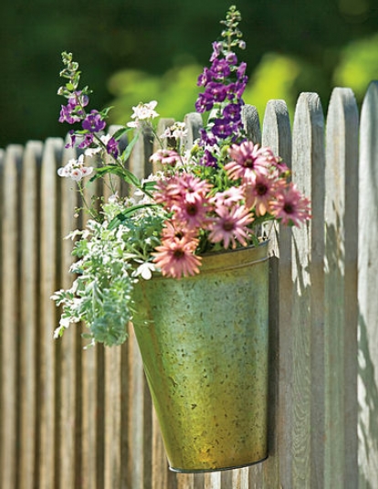 Self-watering Sap Bucket, Carburet of iron