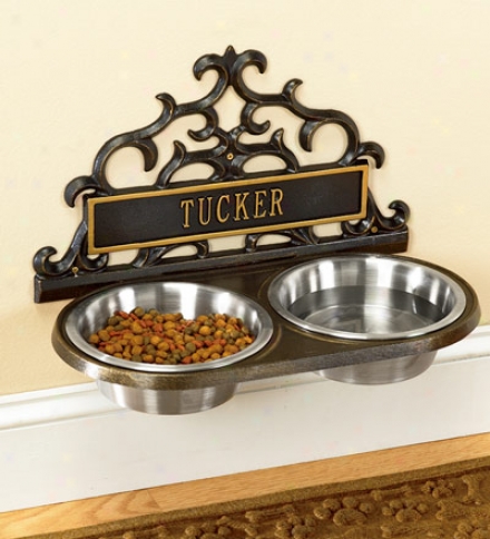 Personalizer Walk-mount Pet Feeder