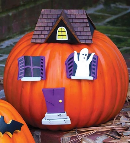 Poly-stone Pumpkin Wear Haunted House