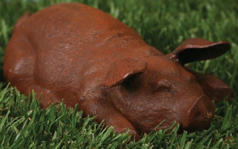 Sophie The Sleeping Pig Statue (n2076)