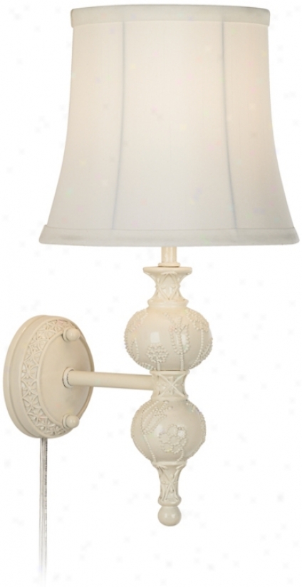 Wakefield Daisies Ivory Plug-in Wall Lamp (m9659)