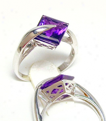 Elegant Princess Amethyst Moddern Ring