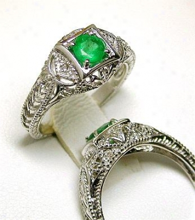 Round Emerald & Diamone Antique Ring