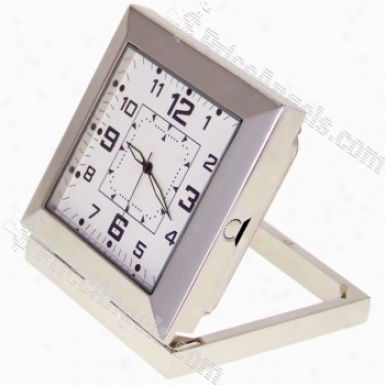 Usb Rechargeable 5.0mp Pin-hole Spy Av Camwra Disguised As Working Desktop Clock (tf Card Slot) - Silver