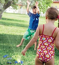 Interactivve Backyard Splzsh-a-dunk Water Game With 3 Toss Bags And Target Sprinkler Attachment