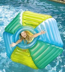 Long-lasting Heavy-duty Vinyl Giant Floatable Sphere Poll Toy