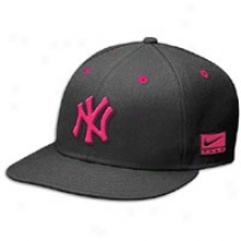 Yankees Nike Air Jordan 6 Snapback Cap - Mens - Black/red