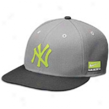 Yankees Nike Air Max 95 Snapback Cap - Mens - Anthracite/lime