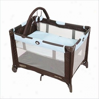 Graco Pack N Play W/ Bassinet & Toy Bar With Fold Away Wheels Oasis